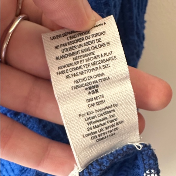 FREE PEOPLE WE THE FREE DAHLIA V-NECK BELL-SLEEVE THERMAL TOP SAPPHIRE large - Picture 5 of 8